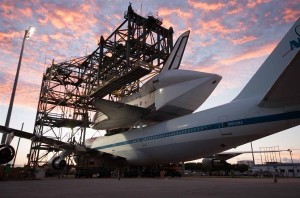 Endeavourfitting – Endeavour’s final fitting to its host plane